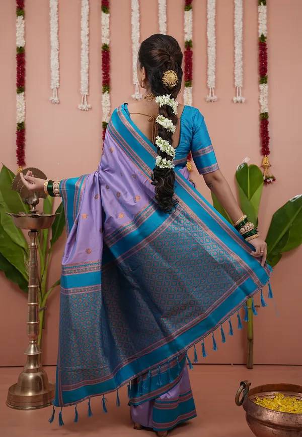 Lavender_Sky_Soft_Silk_With_Floral_Motifs_Weaved_Saree_With_Blouse_Piece_For_Women_&_Girl