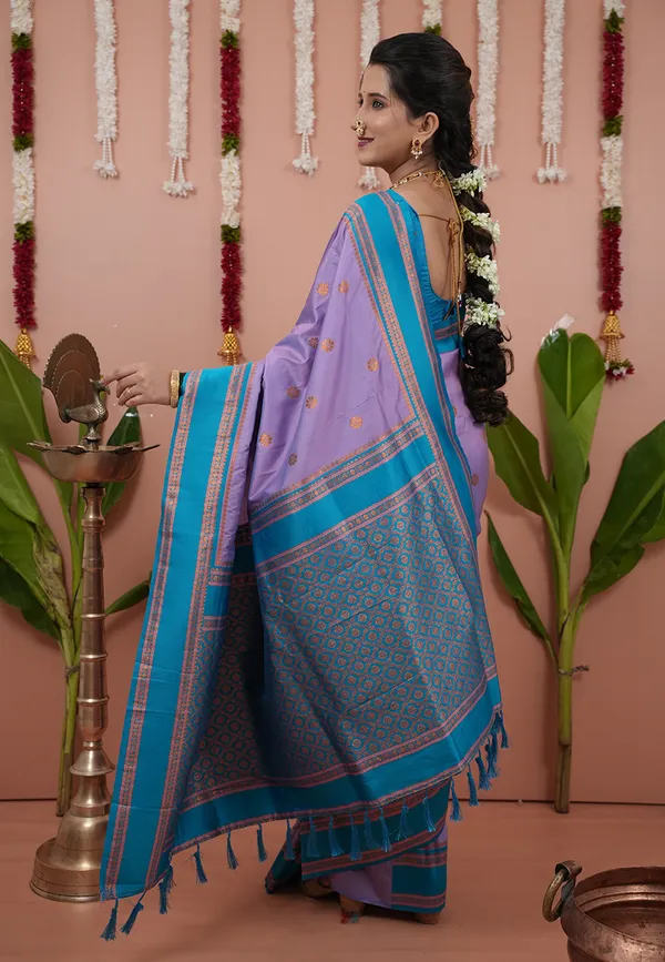 Lavender_Sky_Soft_Silk_With_Floral_Motifs_Weaved_Saree_With_Blouse_Piece_For_Women_&_Girl