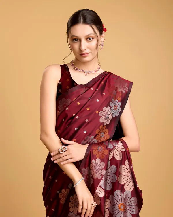 Maroon_Patola_Silk_Weaved_Saree_With_Contrast_Meenakari_Saree_For_Women_&_Girls