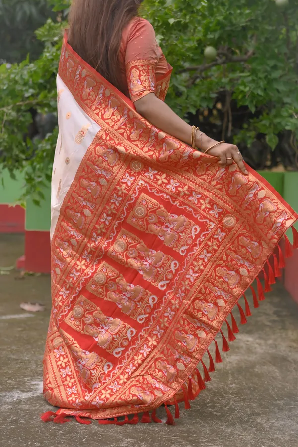 White_Soft_Silk_With_Woven_Meenakari_Motifs_Saree_With_Blouse_Piece_For_Women_&_Girl