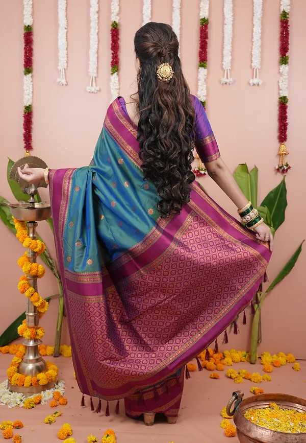 Parrot_Green_Soft_Silk_With_Floral_Motifs_Weaved_Saree_With_Blouse_Piece_For_Women_&_Girl