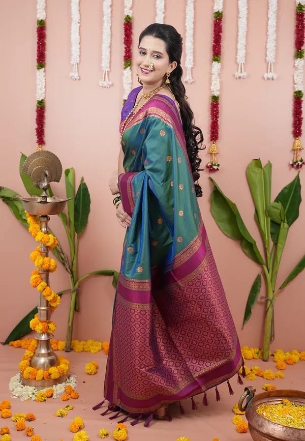 Parrot_Green_Soft_Silk_With_Floral_Motifs_Weaved_Saree_With_Blouse_Piece_For_Women_&_Girl