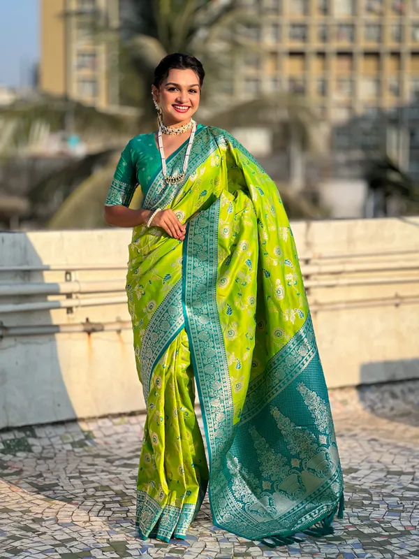 Parrot_Green_Premium_Banarasi_Soft_Silk_With_Blouse_Piece_For_Women_&_Girls