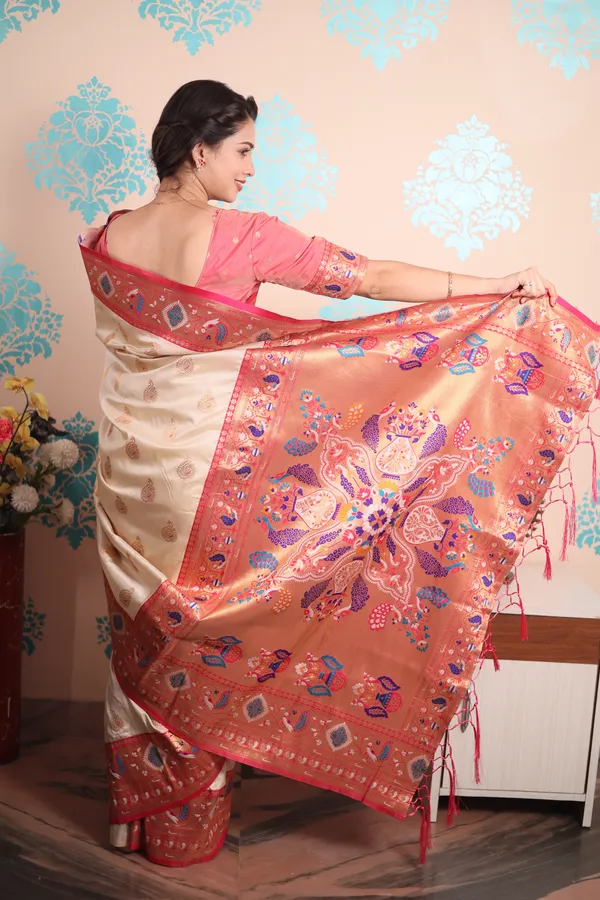 Cream_Paithani_Saree_With_Gold_Zari_Peacock_Motifs_Saree_With_Blouse_Piece_For_Women_&_Girl
