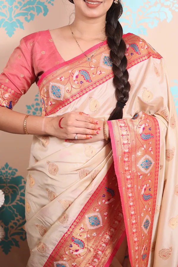 Cream_Paithani_Saree_With_Gold_Zari_Peacock_Motifs_Saree_With_Blouse_Piece_For_Women_&_Girl