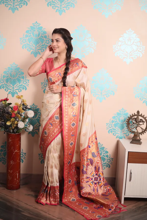 Cream_Paithani_Saree_With_Gold_Zari_Peacock_Motifs_Saree_With_Blouse_Piece_For_Women_&_Girl