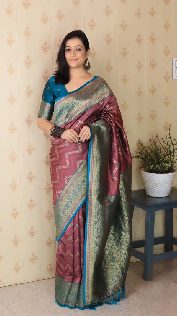 Light_Maroon_Premium_Banarasi_Soft_Silk_With_Gold_Zari_Zig_Zag_Geometric_Weaved_Saree_With_Blouse_Piece_For_Women_&_Girl