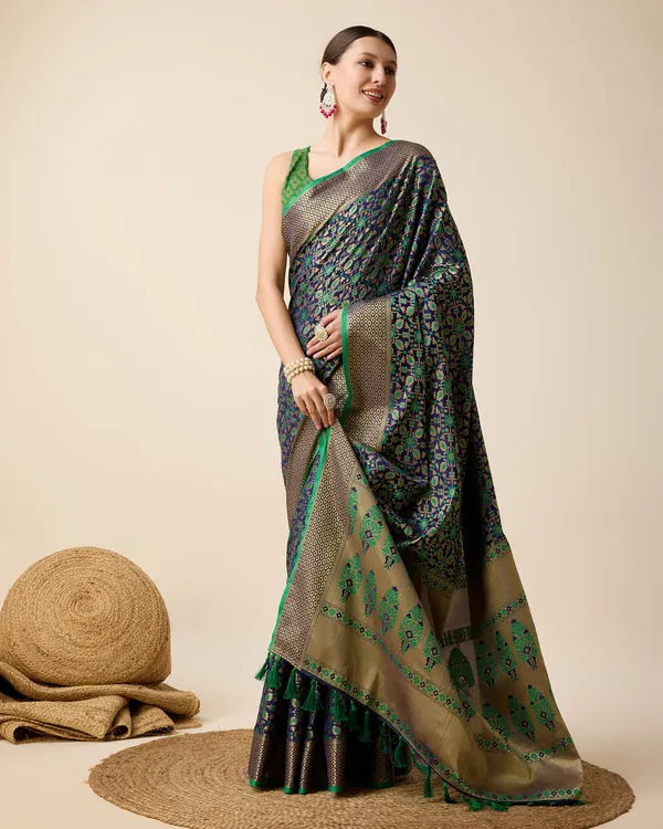 Green_Patola_Silk_Weaved_Saree_With_Contrast_Meenakari_Saree_For_Women_&_Girls