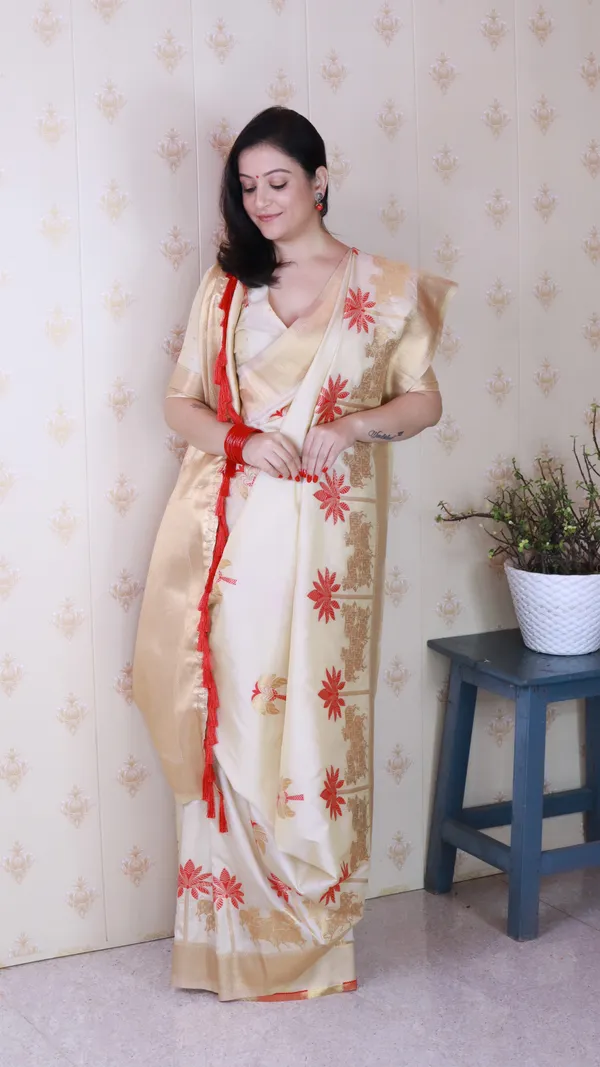 Cream_Soft_Silk_With_Flower_Meenakari_Motifs_Saree_With_Blouse_Piece_For_Women_&_Girl