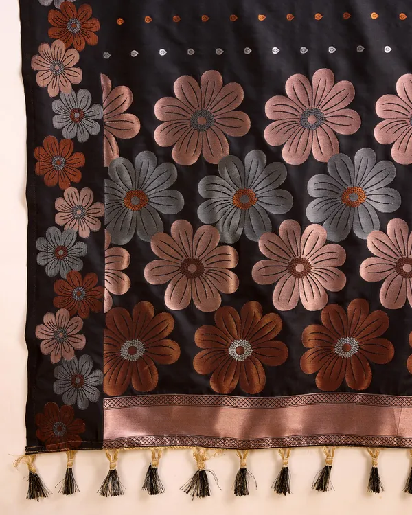 Black_Patola_Silk_Weaved_Saree_With_Contrast_Meenakari_Saree_For_Women_&_Girls