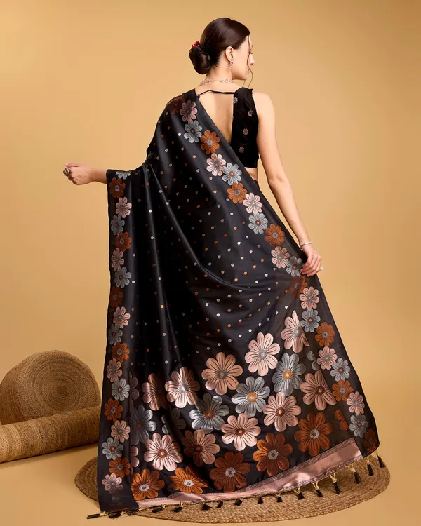 Black_Patola_Silk_Weaved_Saree_With_Contrast_Meenakari_Saree_For_Women_&_Girls