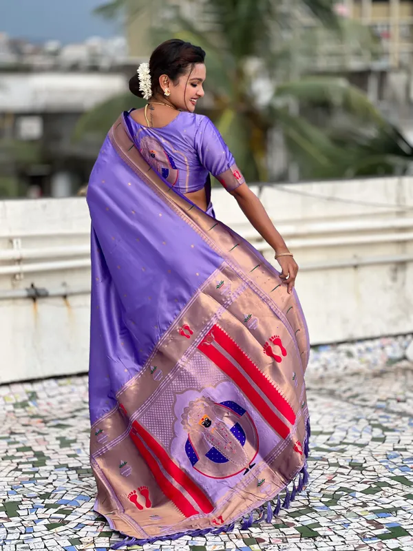 Lavender_Soft_Silk_With_Floral_Motifs_Weaved_Saree_With_Blouse_Piece_For_Women_&_Girl