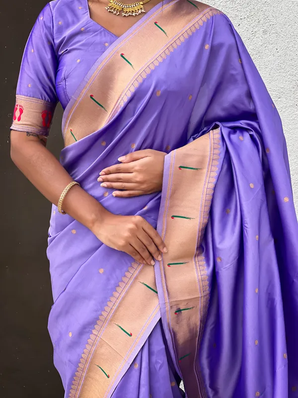 Lavender_Soft_Silk_With_Floral_Motifs_Weaved_Saree_With_Blouse_Piece_For_Women_&_Girl