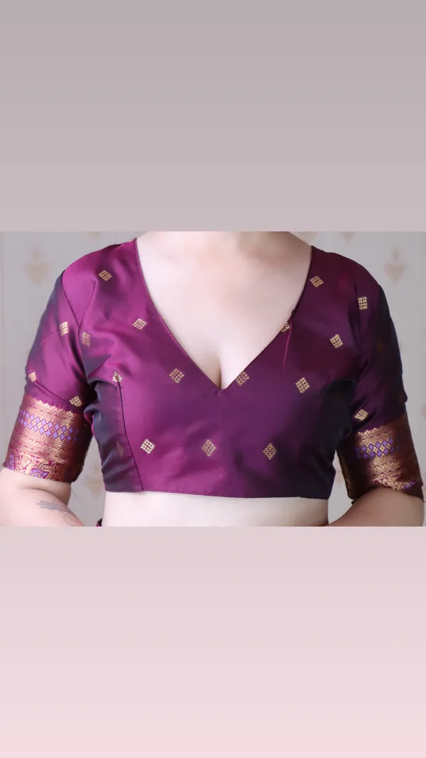 Light_Purple_Premium_Banarasi_Soft_Silk_With_Gold_Zari_Zig_Zag_Geometric_Weaved_Saree_With_Blouse_Piece_For_Women_&_Girl