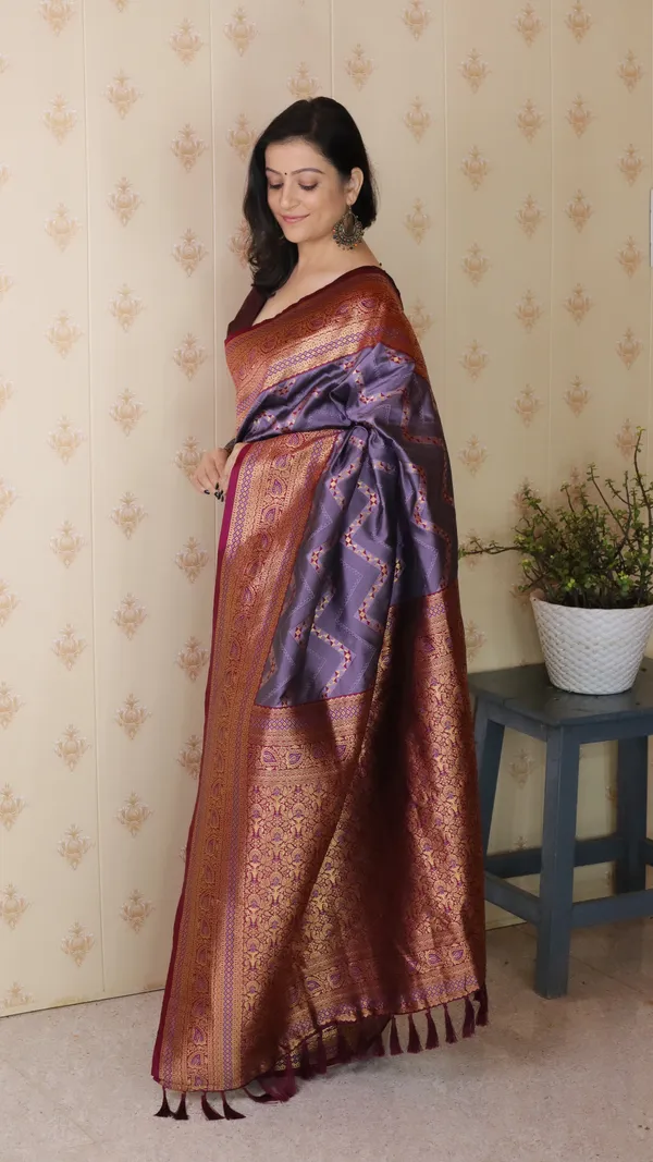 Light_Purple_Premium_Banarasi_Soft_Silk_With_Gold_Zari_Zig_Zag_Geometric_Weaved_Saree_With_Blouse_Piece_For_Women_&_Girl