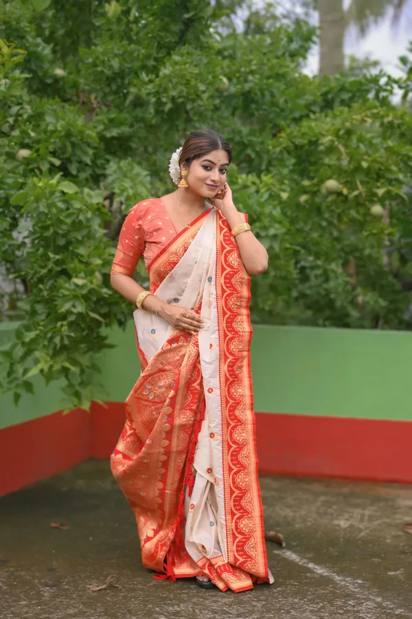 White_Soft_Silk_With_Woven_Meenakari_Motifs_Saree_With_Blouse_Piece_For_Women_&_Girl