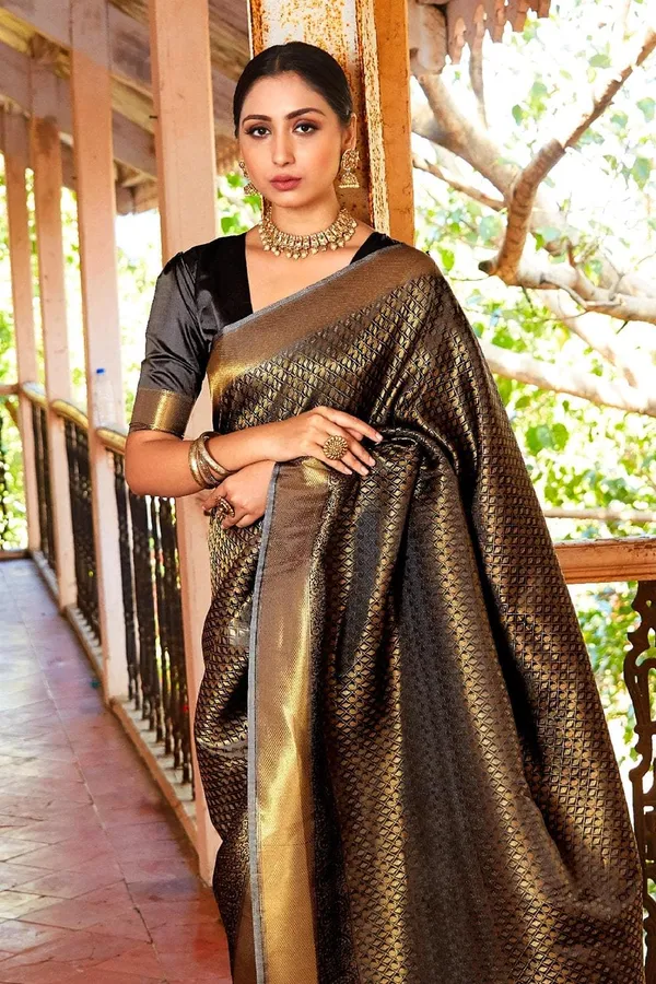 Oil_Black_Premium_Kanjivaram_Saree_With_Blouse_Piece_For_Women_&_Girls