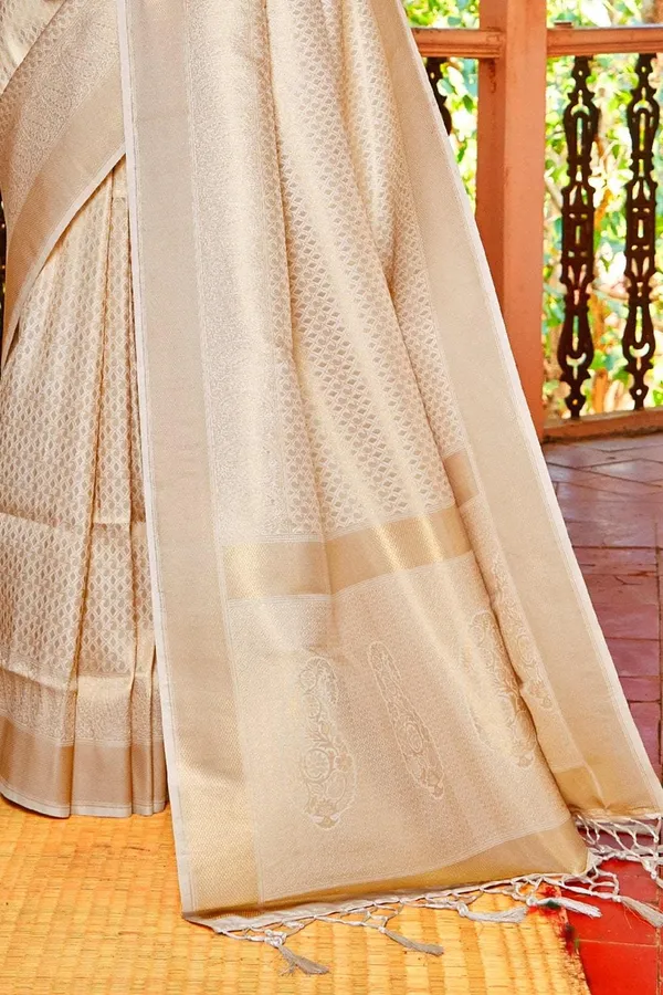 Ivory_White_Premium_Kanjivaram_Saree_With_Blouse_Piece_For_Women_&_Girls