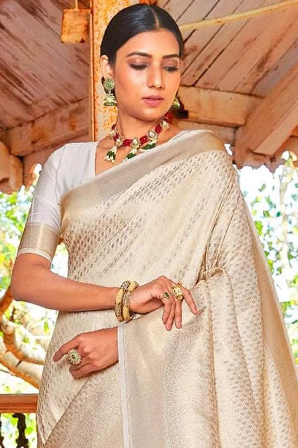 Ivory_White_Premium_Kanjivaram_Saree_With_Blouse_Piece_For_Women_&_Girls