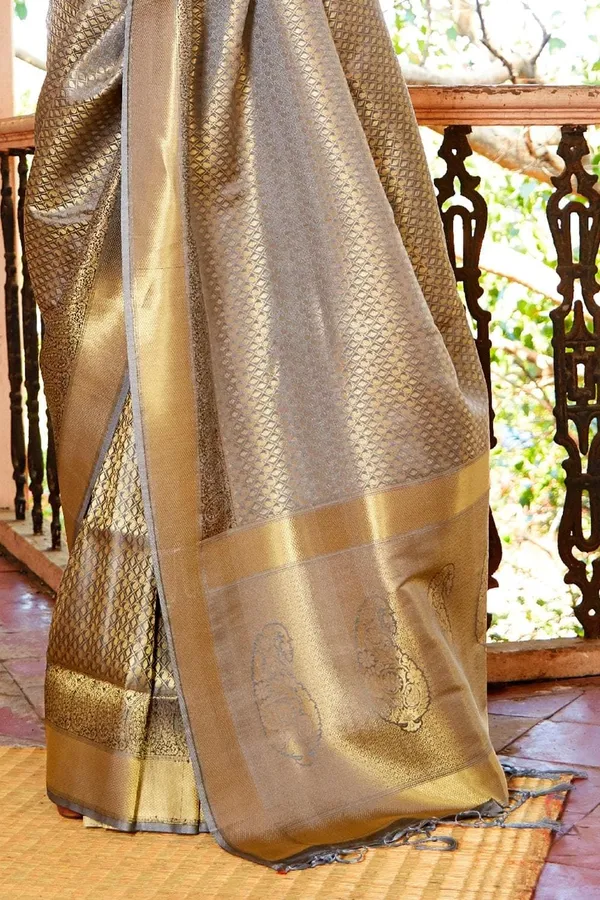 Dove_Grey_Premium_Kanjivaram_Saree_With_Blouse_Piece_For_Women_&_Girls