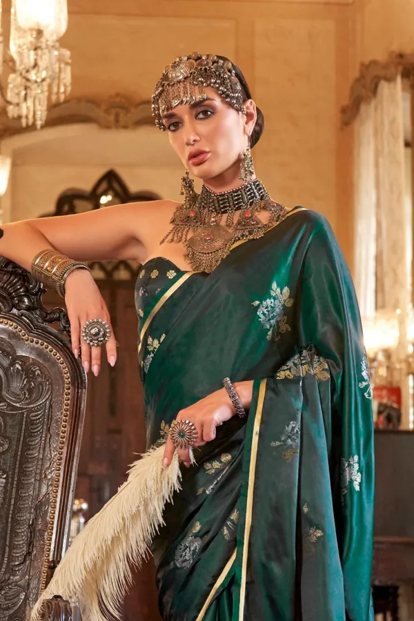 Green_Premium_Handloom_Weaving_Silk_With_Blouse_Piece_For_Women_&_Girls