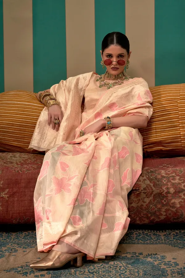 Peach_Pink_Premium_Linen_Saree_With_Blouse_Piece_For_Women_&_Girls