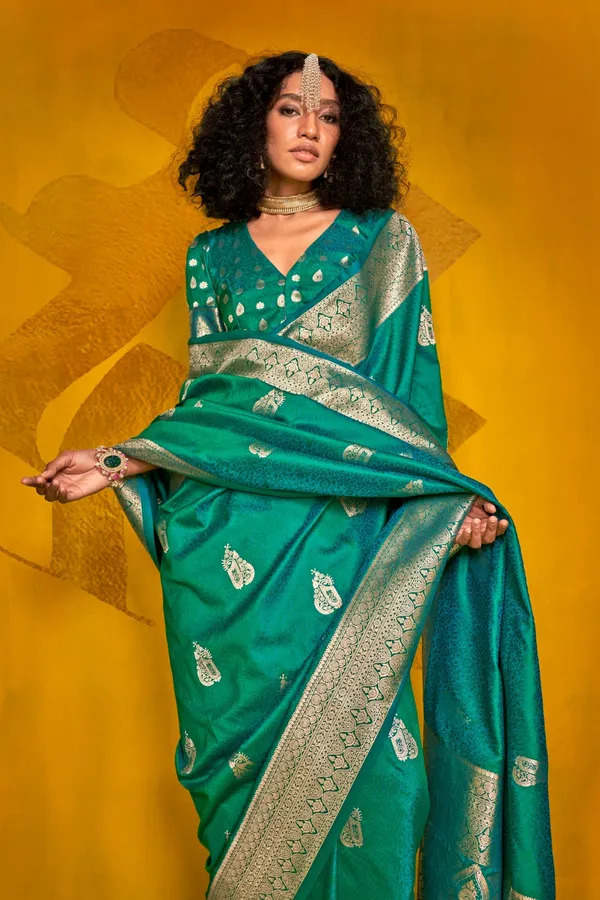 Blue_Premium_Handloom_Weaving_Silk_With_Blouse_Piece_For_Women_&_Girls