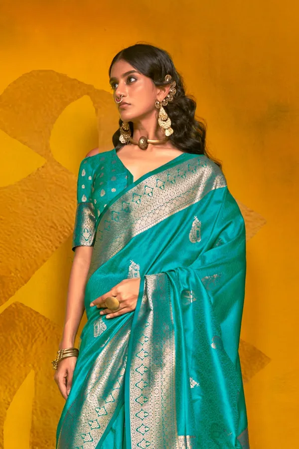 Blue_Premium_Handloom_Weaving_Silk_With_Blouse_Piece_For_Women_&_Girls