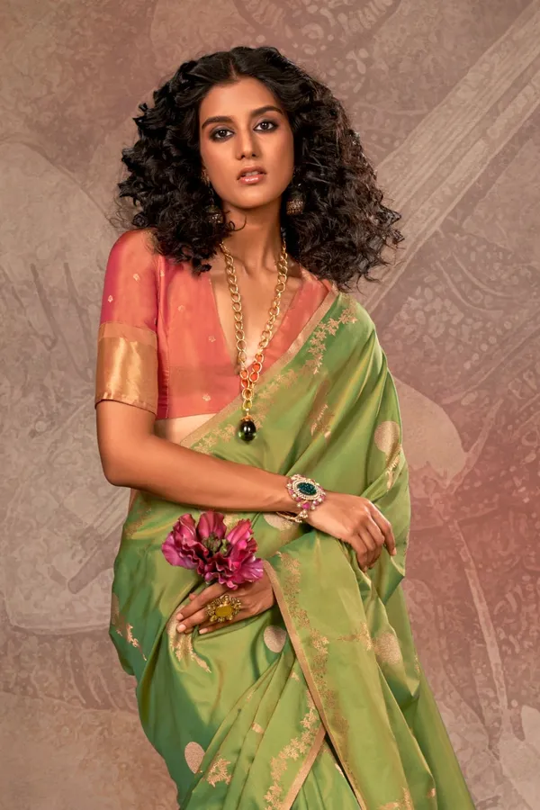 Green_Premium_Handloom_Weaving_Silk_With_Blouse_Piece_For_Women_&_Girls