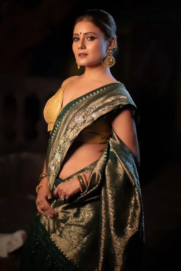 Green_Premium_Georgette_Saree_With_Blouse_Piece_For_Women_&_Girls