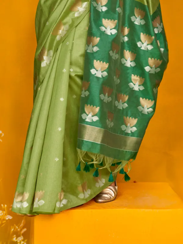 Green_Premium_Patola_Saree_With_Blouse_Piece_For_Women_&_Girls
