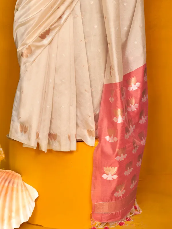 White_Premium_Patola_Saree_With_Blouse_Piece_For_Women_&_Girls