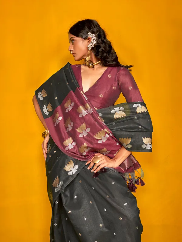 Grey_Premium_Patola_Saree_With_Blouse_Piece_For_Women_&_Girls