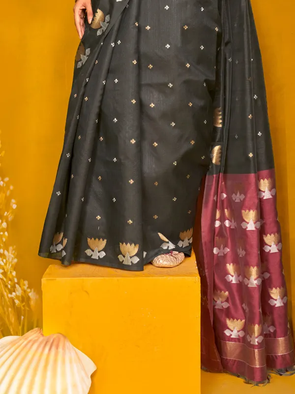 Grey_Premium_Patola_Saree_With_Blouse_Piece_For_Women_&_Girls