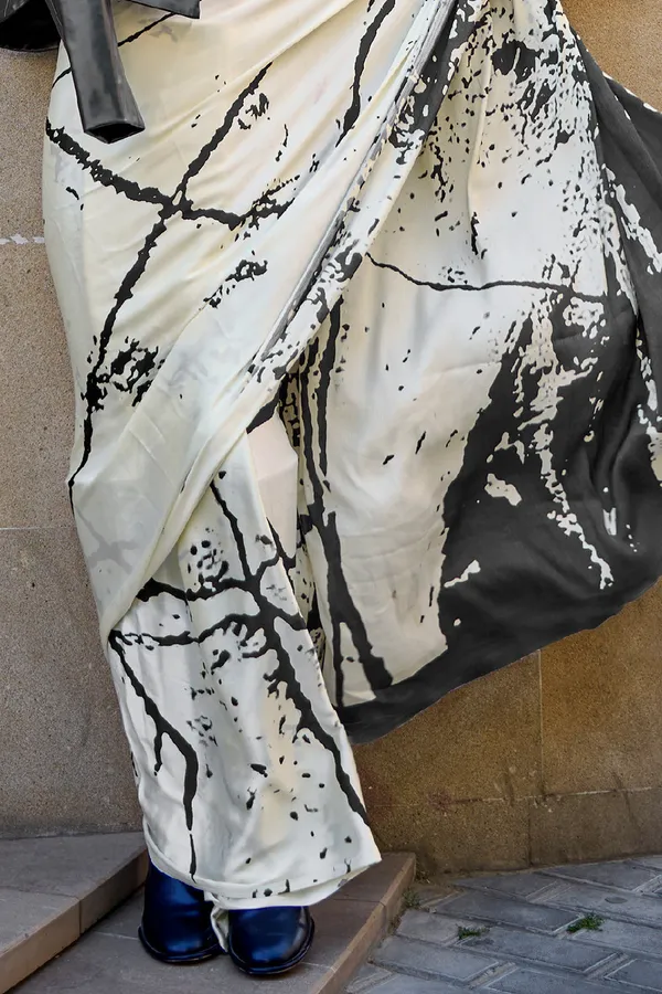 Black_&_White_Premium_Digital_Print_Saree_With_Blouse_Piece_For_Women_&_Girls