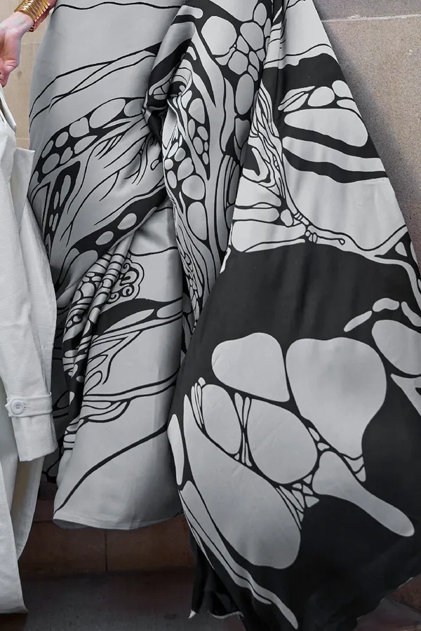 Black_And_White_Premium_Digital_Print_Saree_With_Blouse_Piece_For_Women_&_Girls