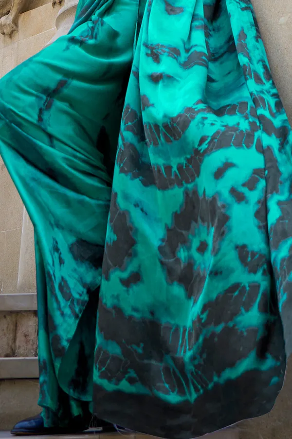 Emerald_Green_Premium_Digital_Print_Saree_With_Blouse_Piece_For_Women_&_Girls