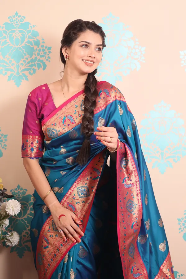 Navy_Blue_Paithani_Saree_With_Gold_Zari_Peacock_Motifs_Saree_With_Blouse_Piece_For_Women_&_Girl