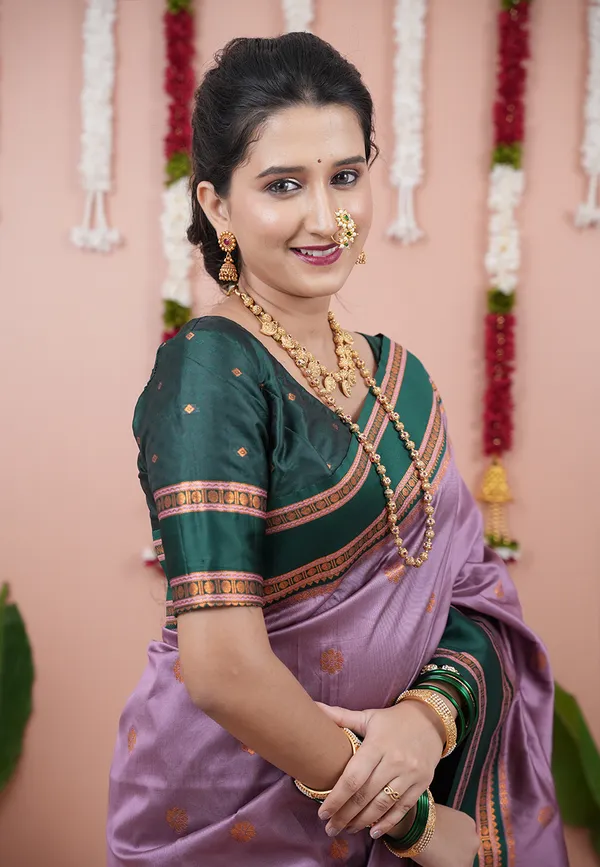 Lavender_Green_Soft_Silk_With_Floral_Motifs_Weaved_Saree_With_Blouse_Piece_For_Women_&_Girl