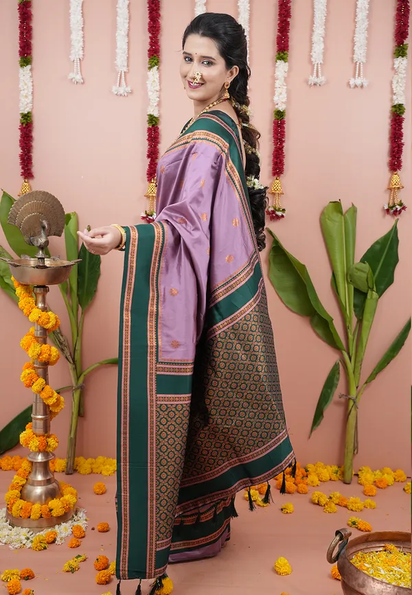 Lavender_Green_Soft_Silk_With_Floral_Motifs_Weaved_Saree_With_Blouse_Piece_For_Women_&_Girl