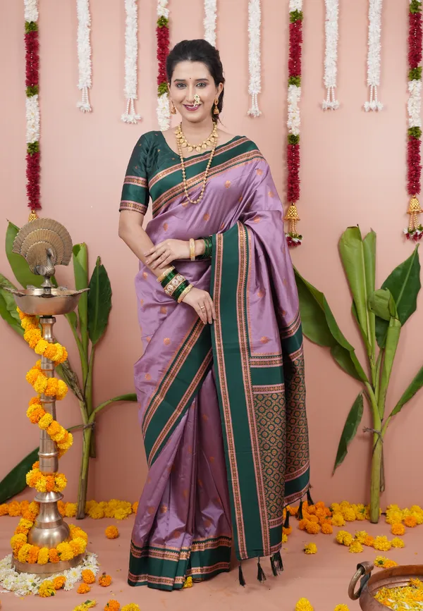 Lavender_Green_Soft_Silk_With_Floral_Motifs_Weaved_Saree_With_Blouse_Piece_For_Women_&_Girl