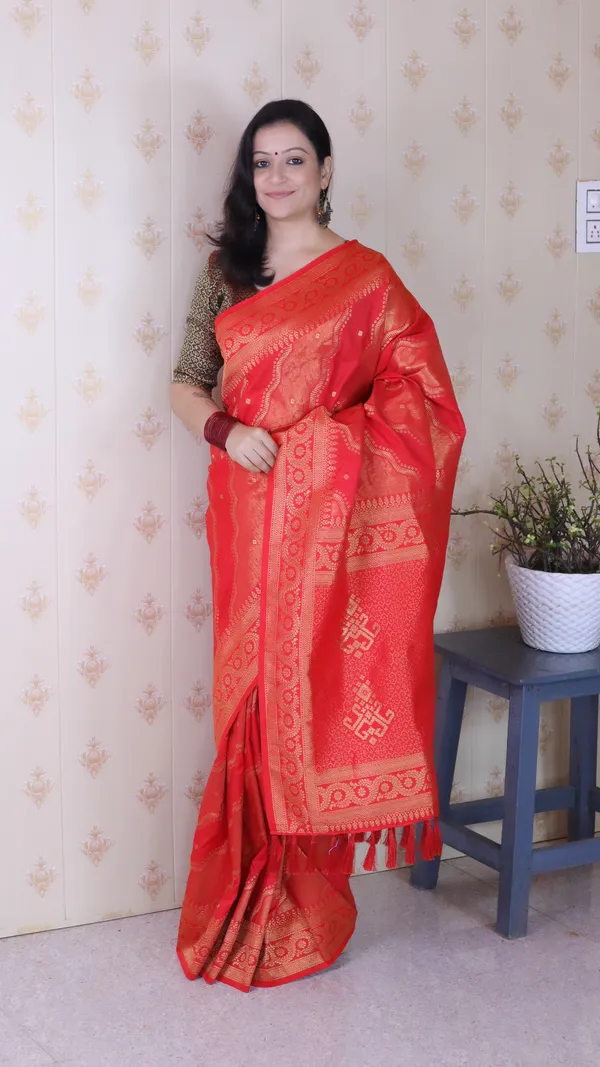 Red_Soft_Silk_With_Flower_Meenakari_Motifs_Saree_With_Blouse_Piece_For_Women_&_Girl