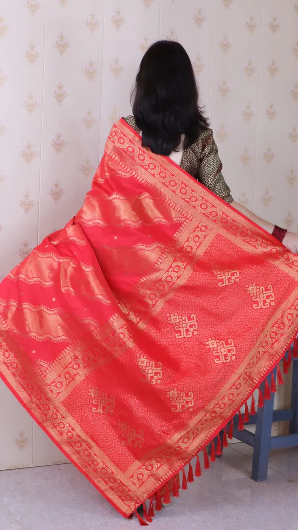 Red_Soft_Silk_With_Flower_Meenakari_Motifs_Saree_With_Blouse_Piece_For_Women_&_Girl