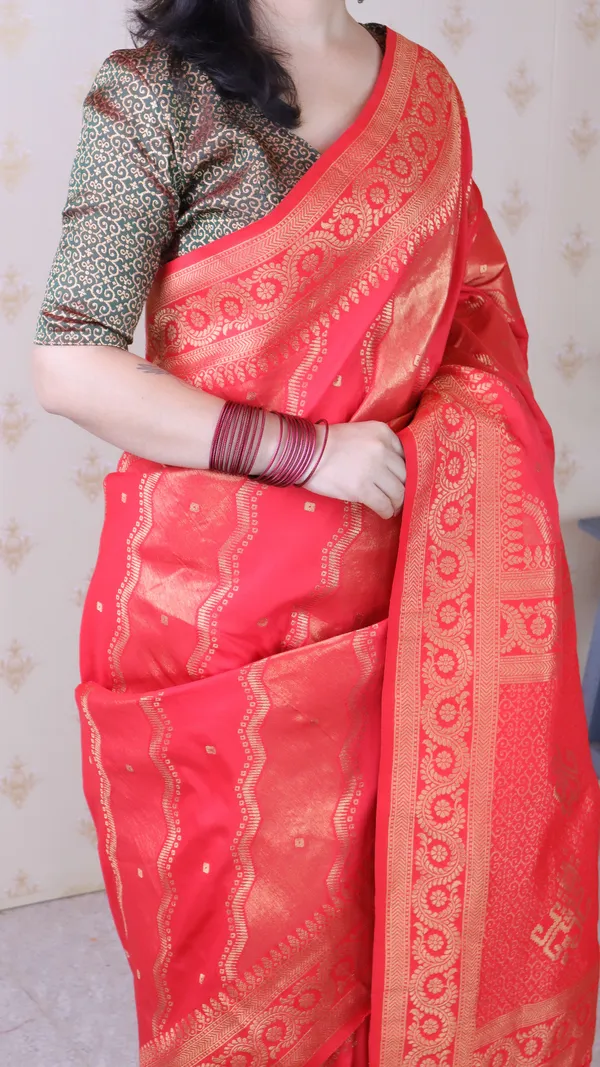 Red_Soft_Silk_With_Flower_Meenakari_Motifs_Saree_With_Blouse_Piece_For_Women_&_Girl