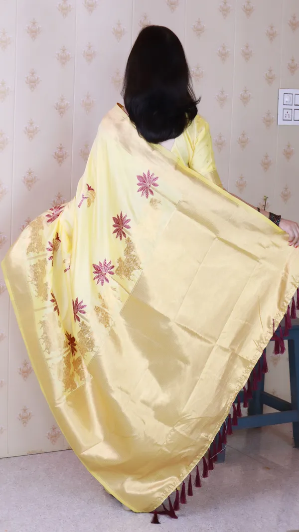 Light_Yellow_Soft_Silk_With_Flower_Meenakari_Motifs_Saree_With_Blouse_Piece_For_Women_&_Girl