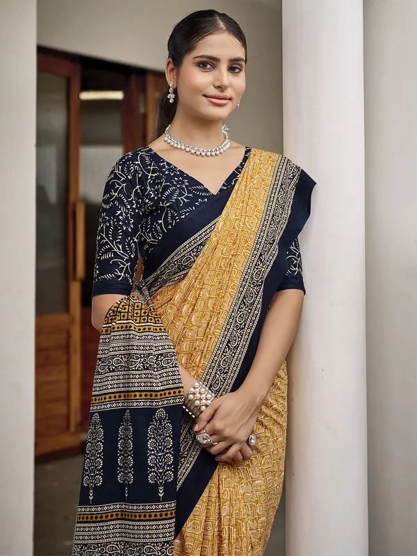 Light_Yellow_Premium_Georgette_Saree_With_Blouse_Piece_For_Women_&_Girls