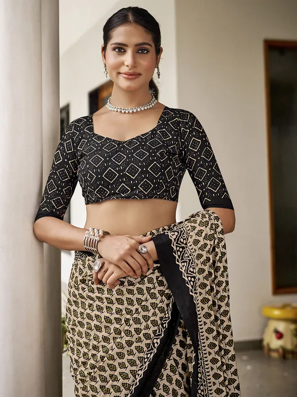 Cream_And_Black_Premium_Georgette_Saree_With_Blouse_Piece_For_Women_&_Girls