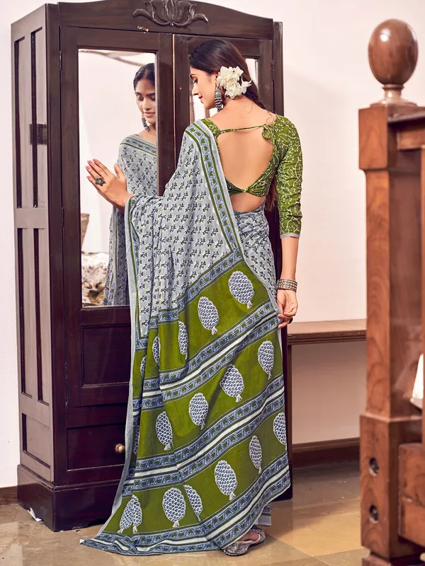 Grey_&_Green_Premium_Georgette_Saree_With_Blouse_Piece_For_Women_&_Girls
