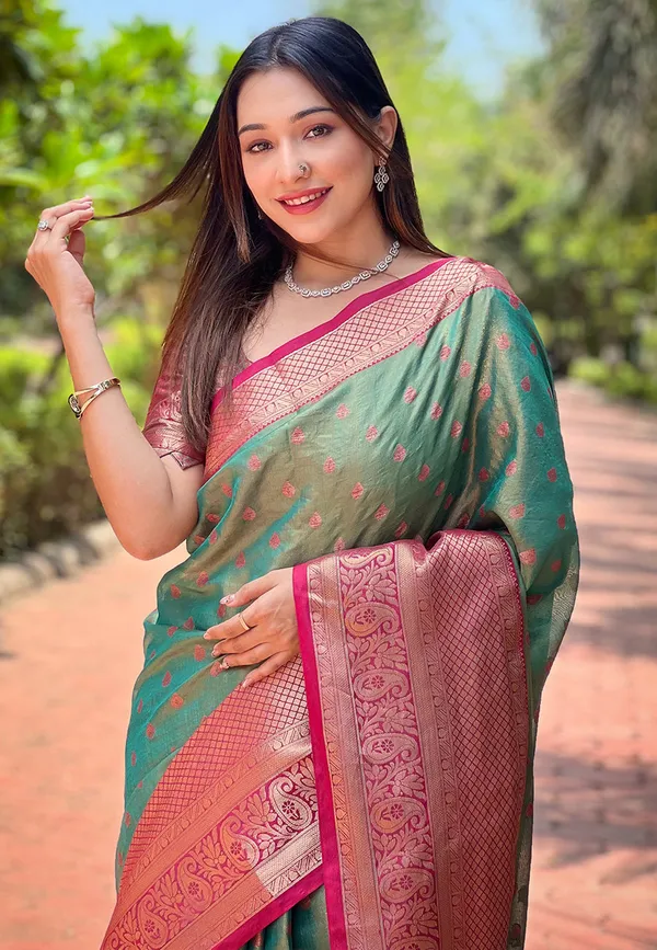 Forest_Green_Premium_Kanjivaram_Saree_With_Blouse_Piece_For_Women_&_Girls