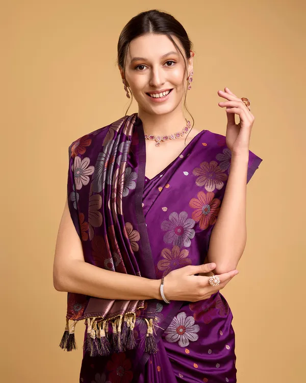 Maroon_Patola_Silk_Weaved_Saree_With_Contrast_Meenakari_Saree_For_Women_&_Girls